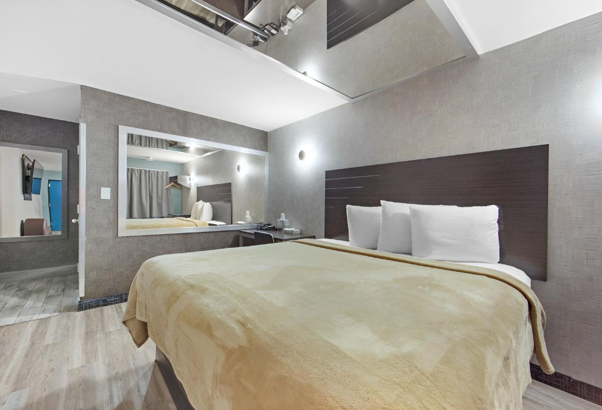 Hotel Opus Bronx Near Bay Plaza Mall New York Bagian luar foto